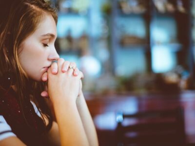 girl employee praying religion religious obligations