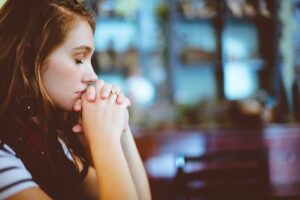 girl employee praying religion religious obligations
